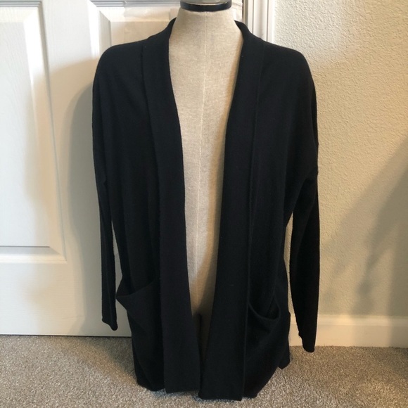 GAP/ Woman’s  Black  Cardigan/ SIZE M / - Picture 2 of 8